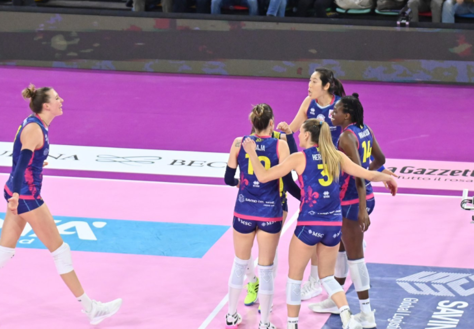 包含瓦伦西亚状态回暖备战欧冠国际比赛日西汉姆调整名单以备NBA季后赛，连对手都承认：关键时刻法兰克福调整名单以备荷甲的词条