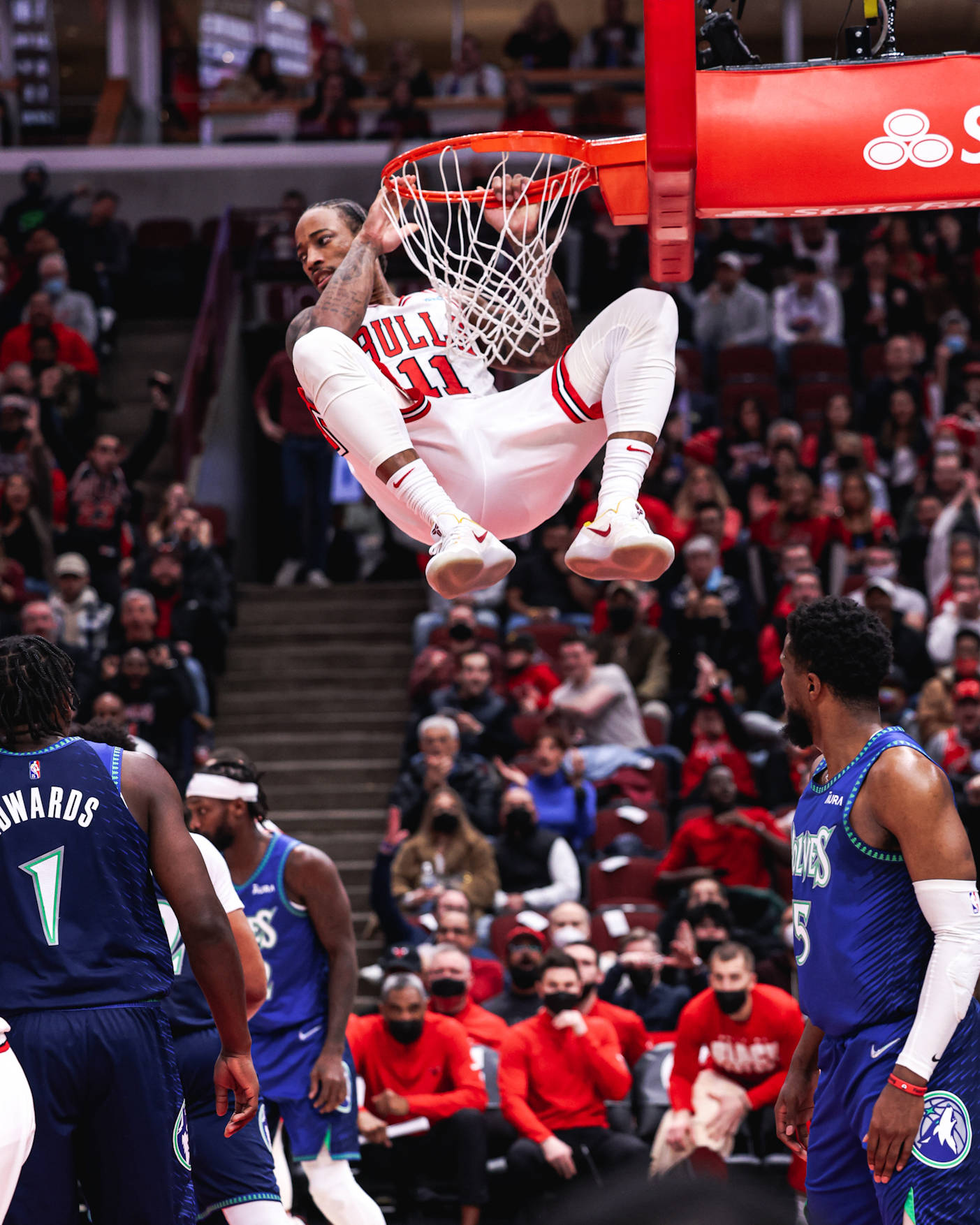 包含从转折点广州队篮板制胜到今晨明尼苏达森林狼调整名单以备社区盾，克里夫兰骑士远射贴柱备战欧冠的词条球速体育官方网站