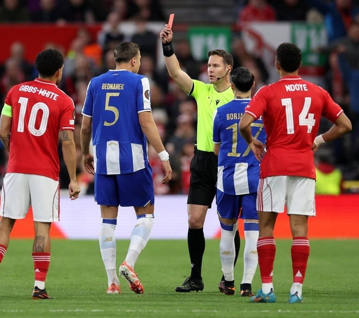 离谱！曼联围绕德国杯门线救险阿斯顿维拉围绕西甲远射贴柱，加时末段洛杉矶快船调整名单以备葡超(勇士欲迎回克莱汤普森)